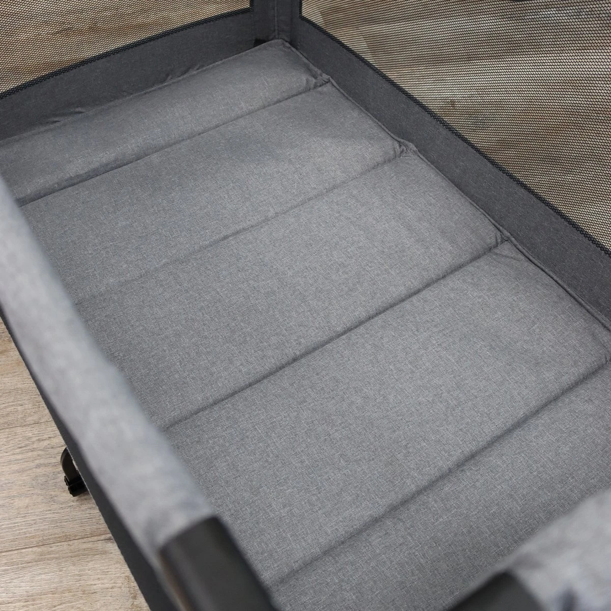 Deryan Luxe Campingbed Compleet - 120x60cm - Bodemverhoger - Verschoonblad - Opbergmand - Grijs - Afbeelding 9