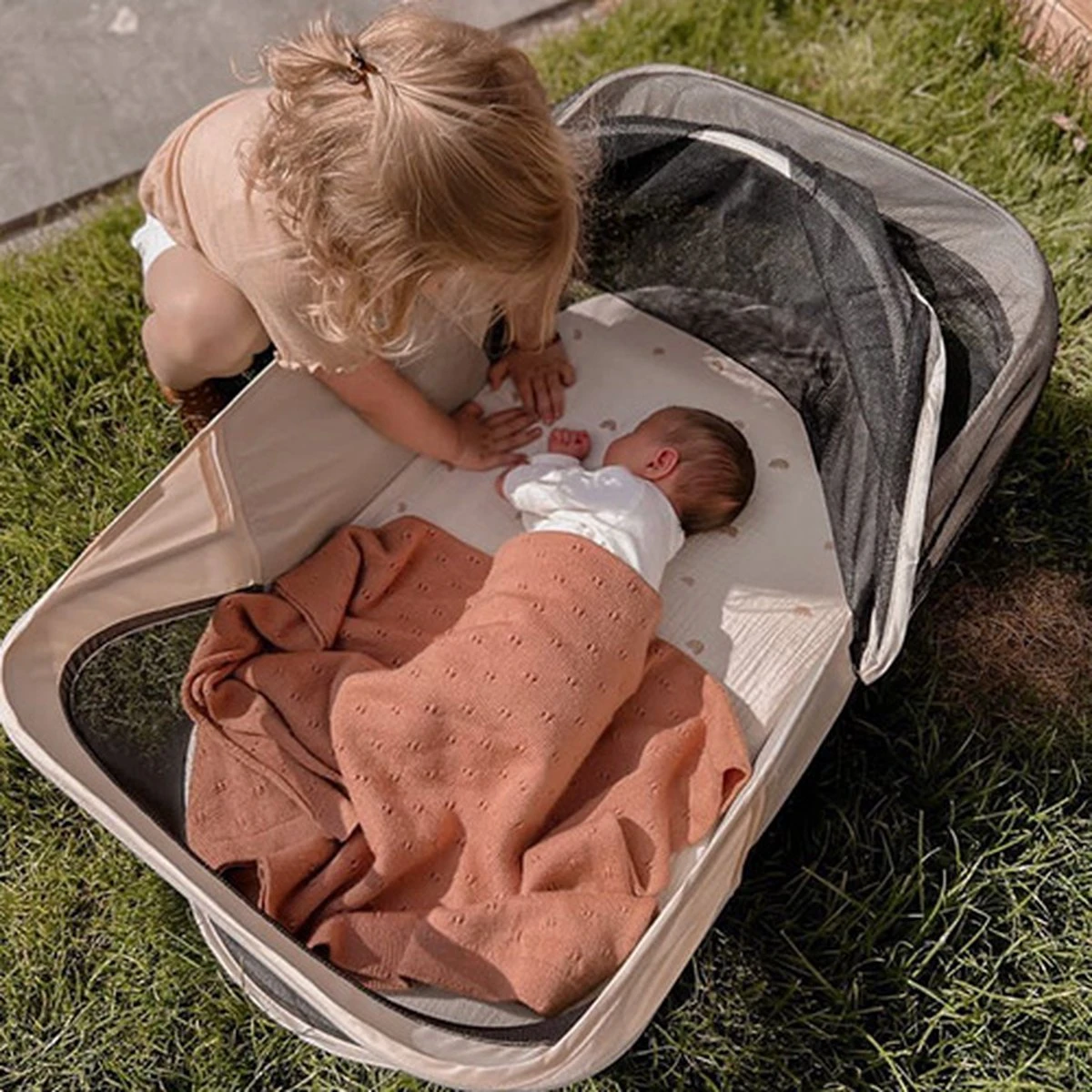 Deryan Infant Deluxe BabyBox Campingbedje - Cream + Inclusief Matras En Klamboe - Afbeelding 12