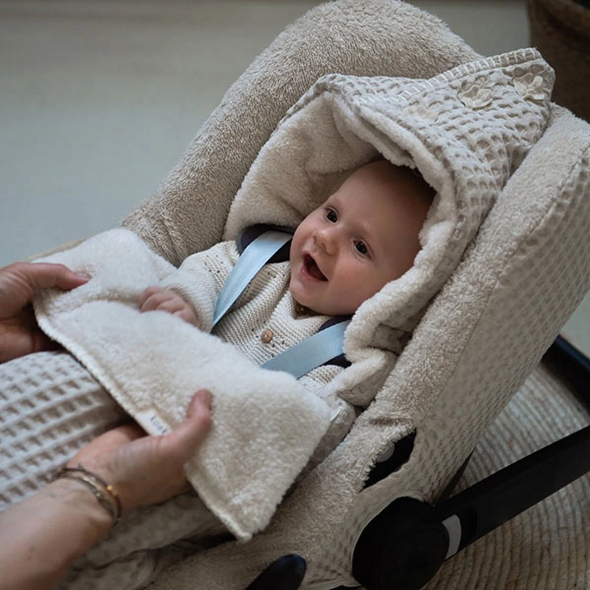 Koeka Oslo Voetenzak Voor Autostoel 0+ - Wafelstof Met Teddy - Zand - Afbeelding 3